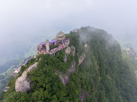 航拍栾川老君山最高峰马鬃岭