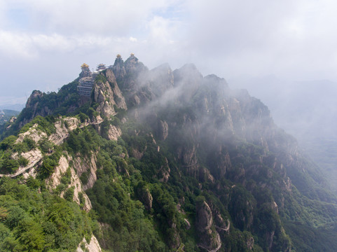 航拍栾川老君山最高峰马鬃岭