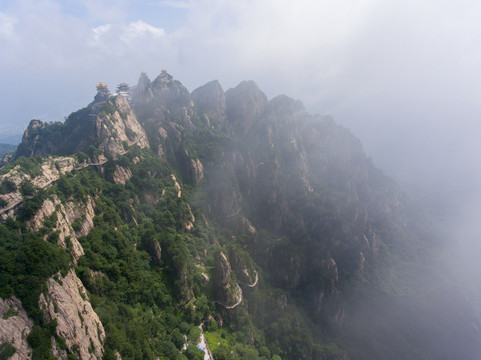 航拍栾川老君山最高峰马鬃岭