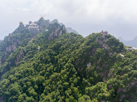 航拍栾川老君山最高峰马鬃岭