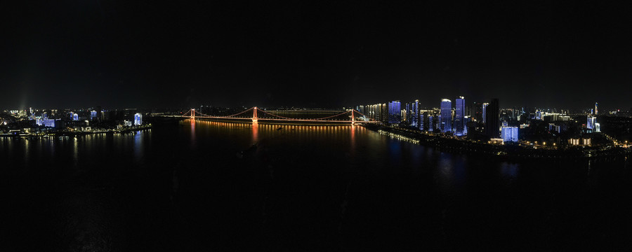 武汉长江鹦鹉洲大桥夜景