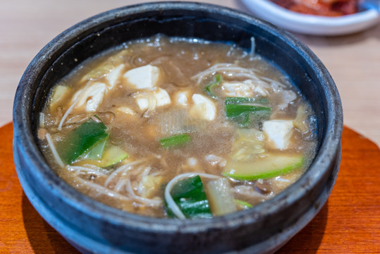 一碗朝鲜族石锅大酱汤