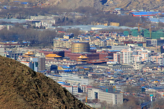 拉萨南山公园俯瞰藏游坛城