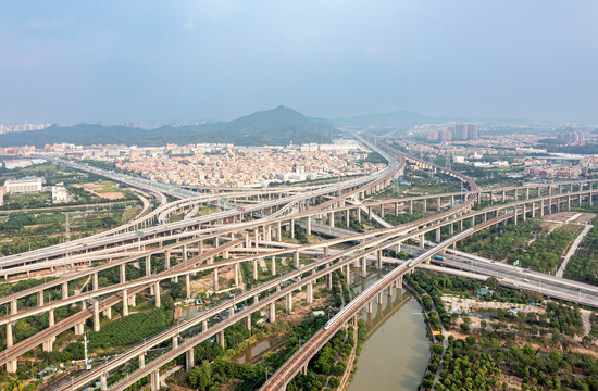 俯瞰广珠城际铁路动车运行