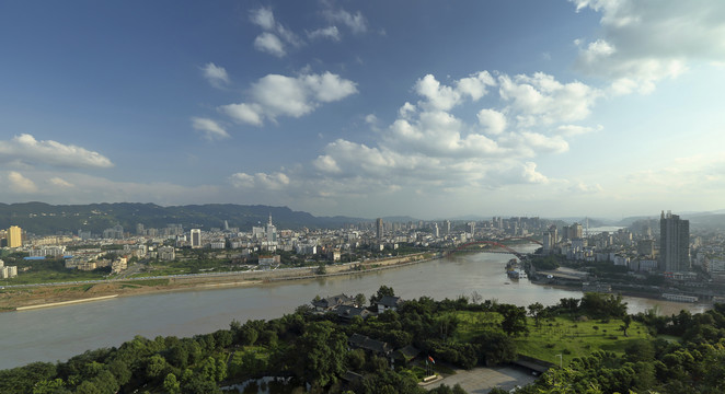 宜宾蓝天白云三江汇流城市风光