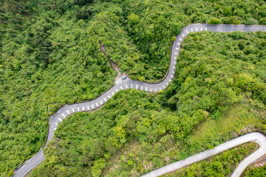 航拍湖南湘西的山间公路