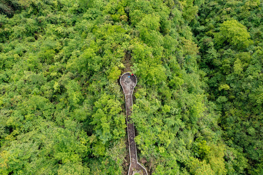 航拍湖南湘西的山间公路