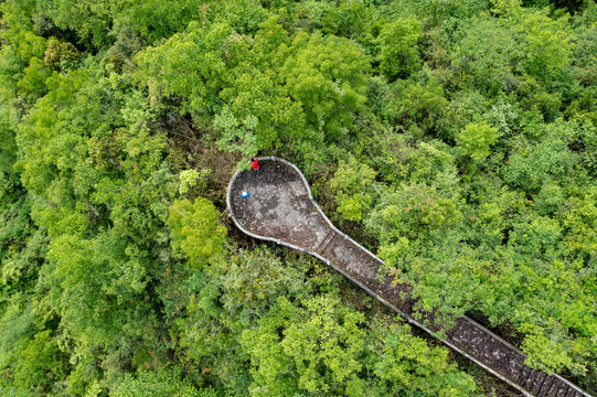 航拍湖南湘西的山间公路