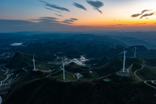 航拍湘西羊峰山风力发电机组