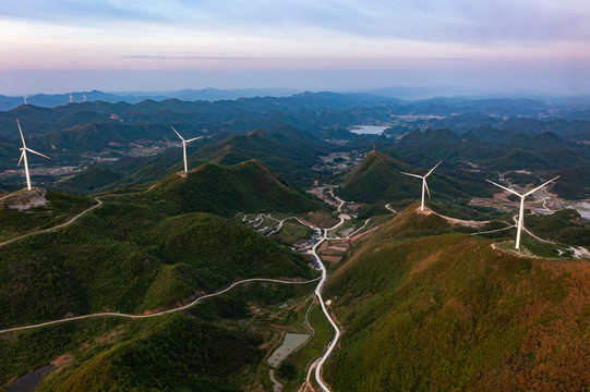 航拍湘西羊峰山风力发电机组