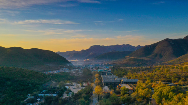 潭柘山麓