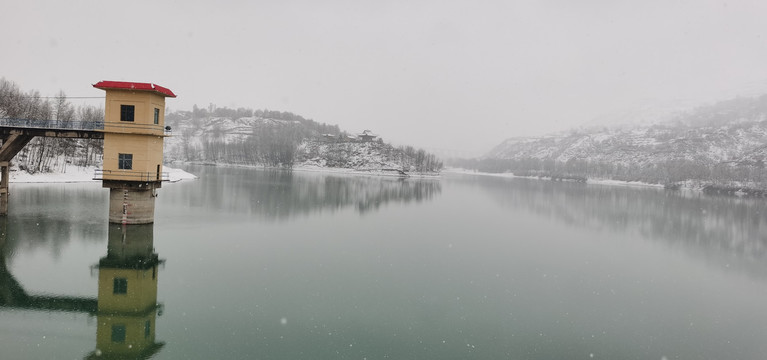 雪后水库