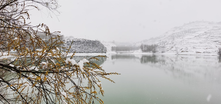 雪后水库