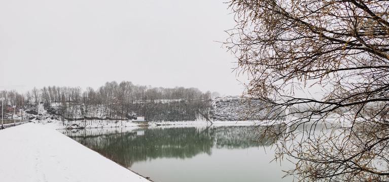 雪后水库