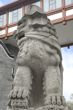 成都洛带古镇巨型石狮雕塑