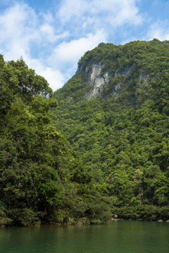 蓝天下的青山绿水