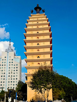 碧鸡塔