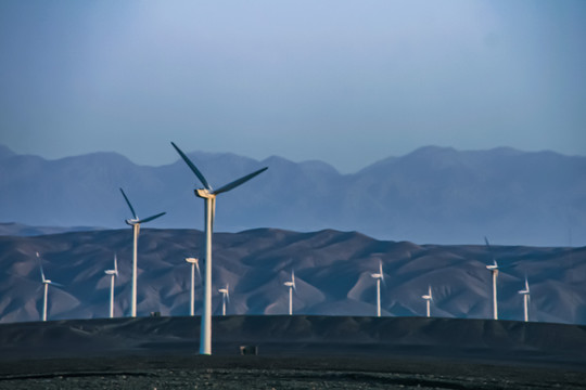 新疆风光戈壁风力发电机