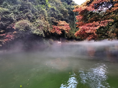 湖光山色仙雾飘缈