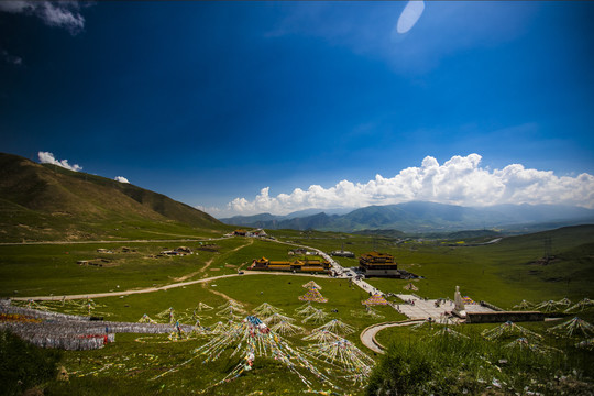 日月山风光