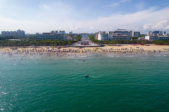 中国第一滩海边泳场正面航拍