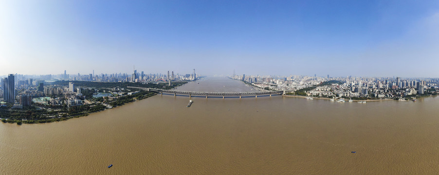 武汉长江大桥风光全景图