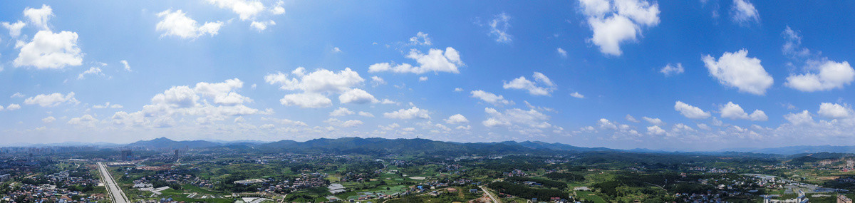 南方丘陵山川蓝天白云