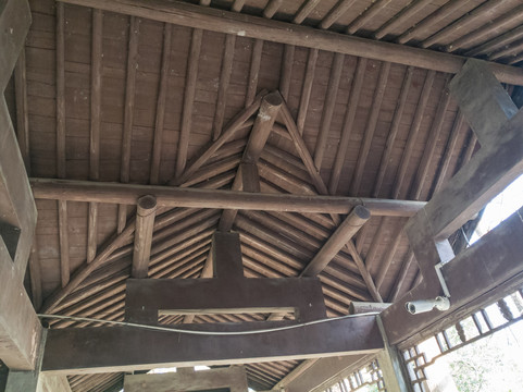 中式坡屋顶穿插结构内部显示