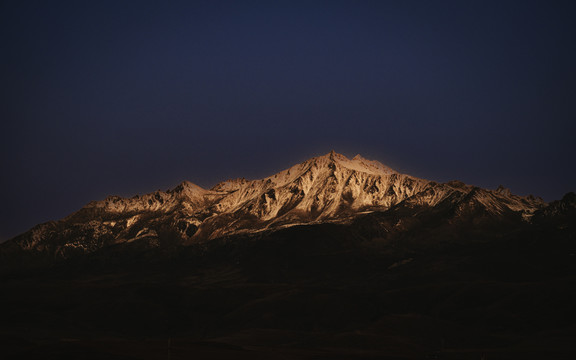 雪山日落