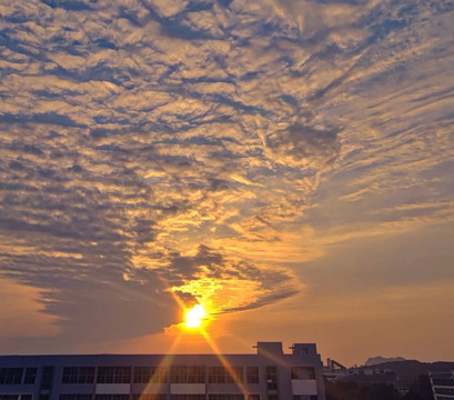 天空日出