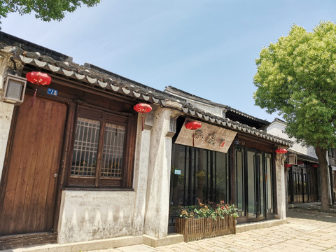 古色古乡的江南古镇里的古建筑