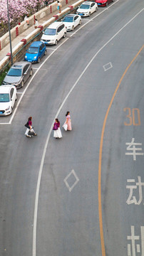 道路上的行人