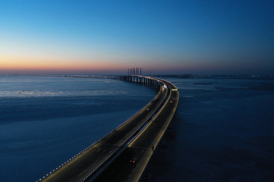 青岛胶州湾大桥夜景