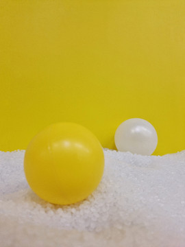 海洋球黄色抽象
