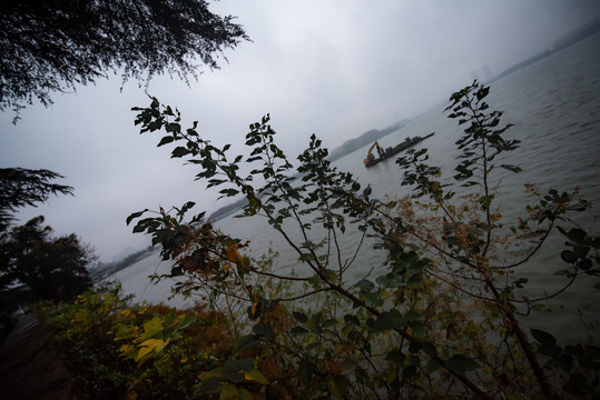 阴雨天的南京玄武湖