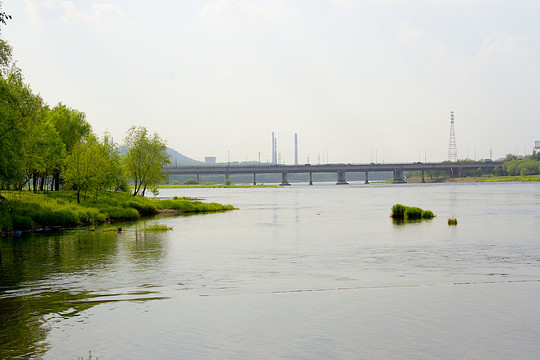 松花江畔景色美