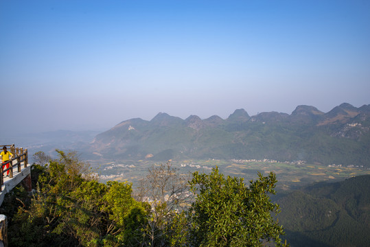 登高望远鸟瞰风景户外山