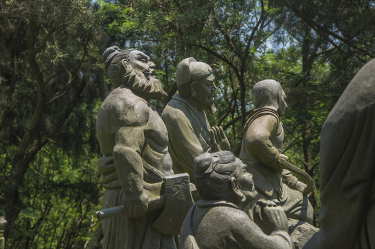 黑旋风等水浒传人物雕像