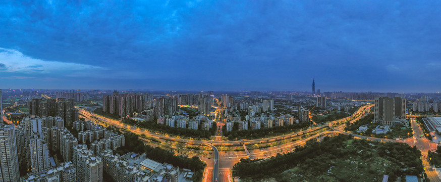 宽幅成都市街区暮色全景图