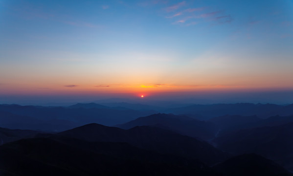 五台山东台顶望海寺日出云海