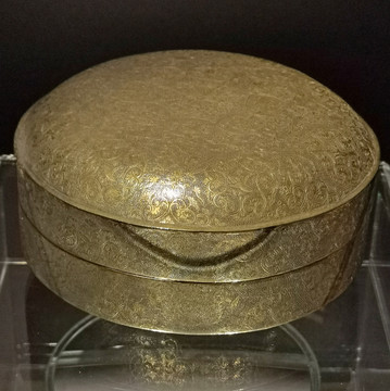鎏金石榴花纹银盒