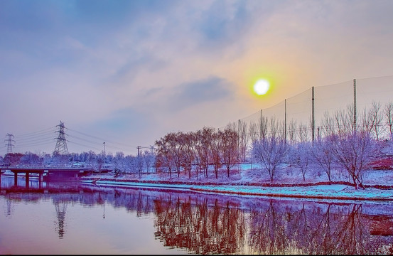 电塔雪景