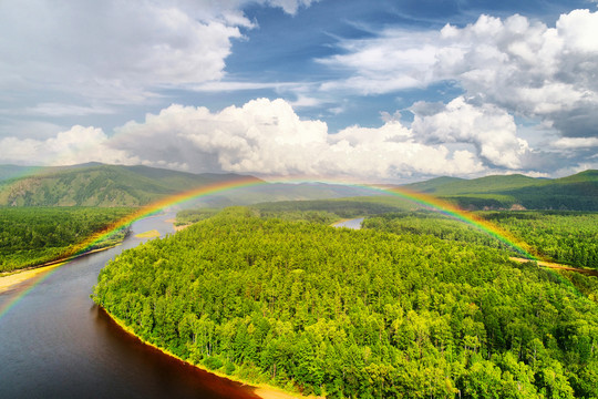 大兴安岭森林河彩虹