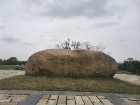 公园大石头