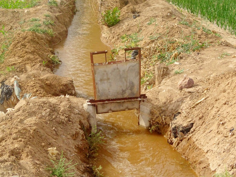 灌溉引水渠