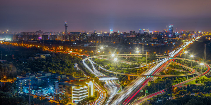 奥林匹克塔夜景