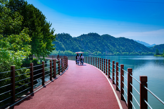 骑行绿道慢步道