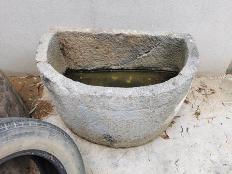 石头水缸