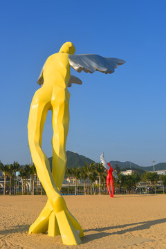 深圳大梅沙海滨公园羽翼人雕塑