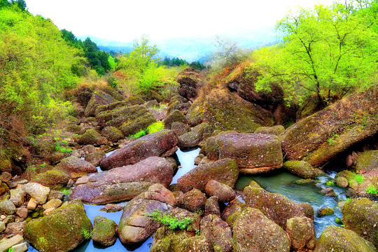 峡谷溪流